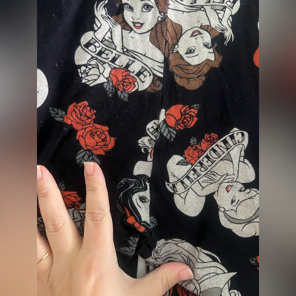 Disney Princess Leggings Torrid Size 1 1X Black Red Ariel Belle Snow White Plus - Picture 6 of 6